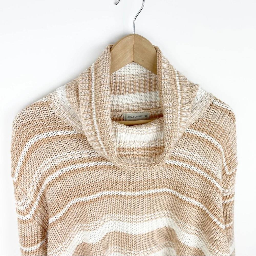 Urban Outfitters Mackenna Striped Sweater Size Large